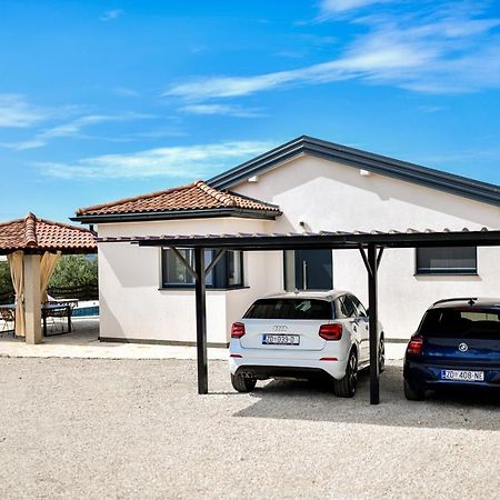 Wonderful Holiday House Bruno With Heated Pool Ζαντάρ Εξωτερικό φωτογραφία