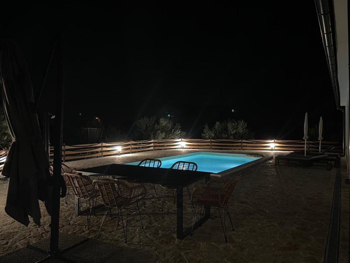 Wonderful Holiday House Bruno With Heated Pool Ζαντάρ Εξωτερικό φωτογραφία