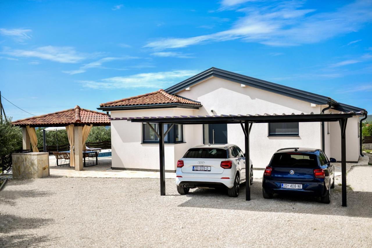 Wonderful Holiday House Bruno With Heated Pool Ζαντάρ Εξωτερικό φωτογραφία