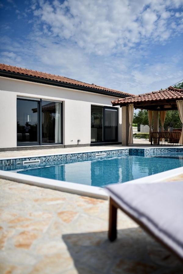 Wonderful Holiday House Bruno With Heated Pool Ζαντάρ Εξωτερικό φωτογραφία