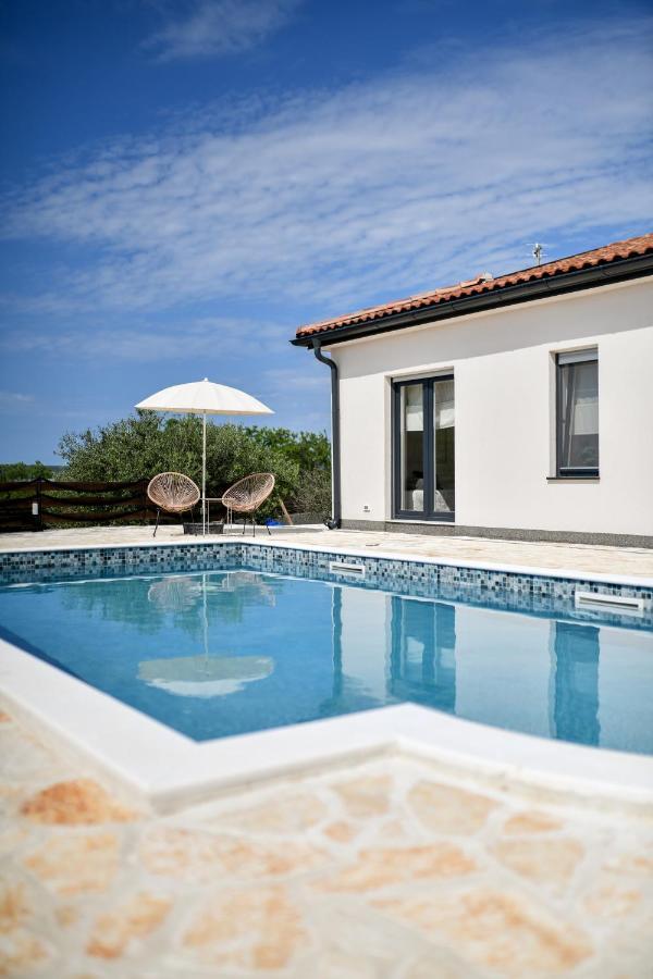 Wonderful Holiday House Bruno With Heated Pool Ζαντάρ Εξωτερικό φωτογραφία